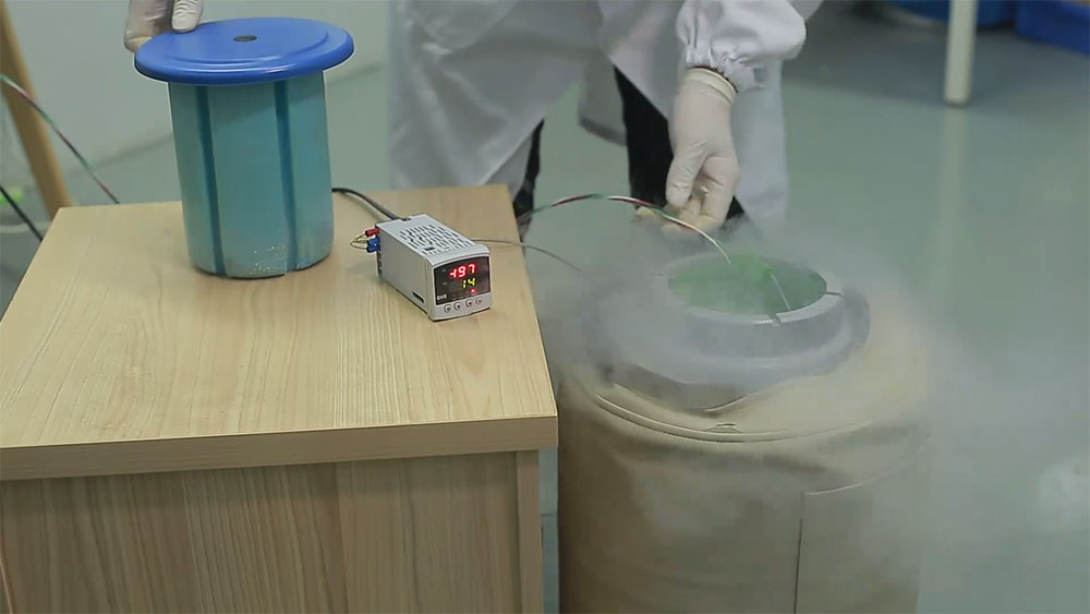 液氮下用的步進(jìn)電機(jī).jpg